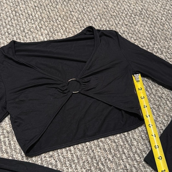 ⭐️5/$15⭐️ Ring crop top - Picture 2 of 6